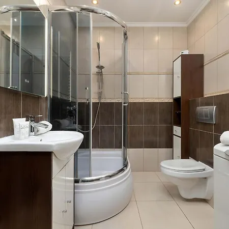 Turquoise In Cracow With Large Terrace By Renters *