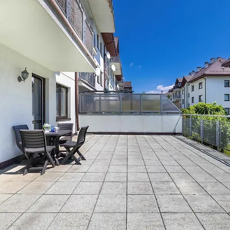 Turquoise In Cracow With Large Terrace By Renters *